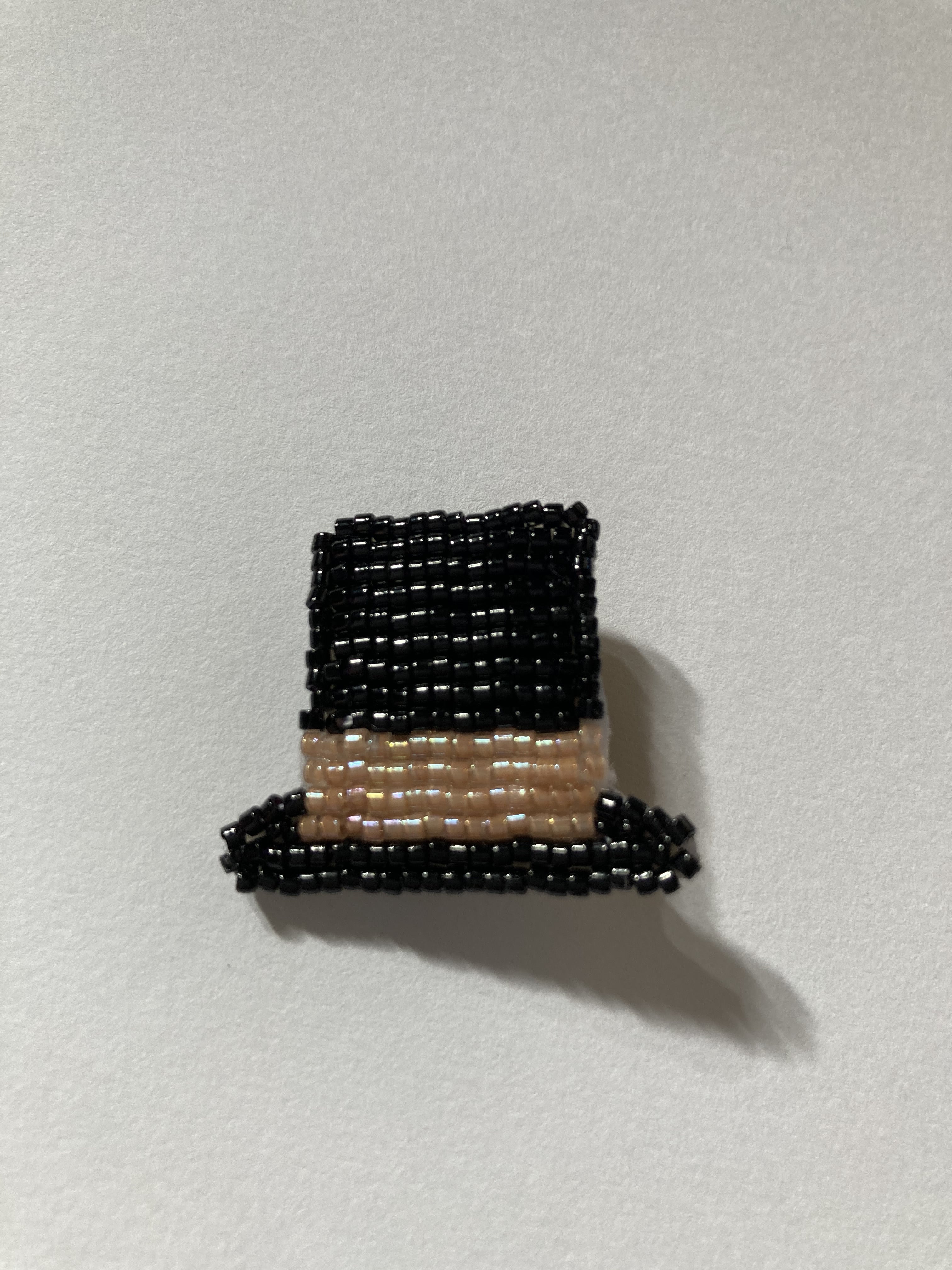 LEEF×HEADS ビーズブローチ